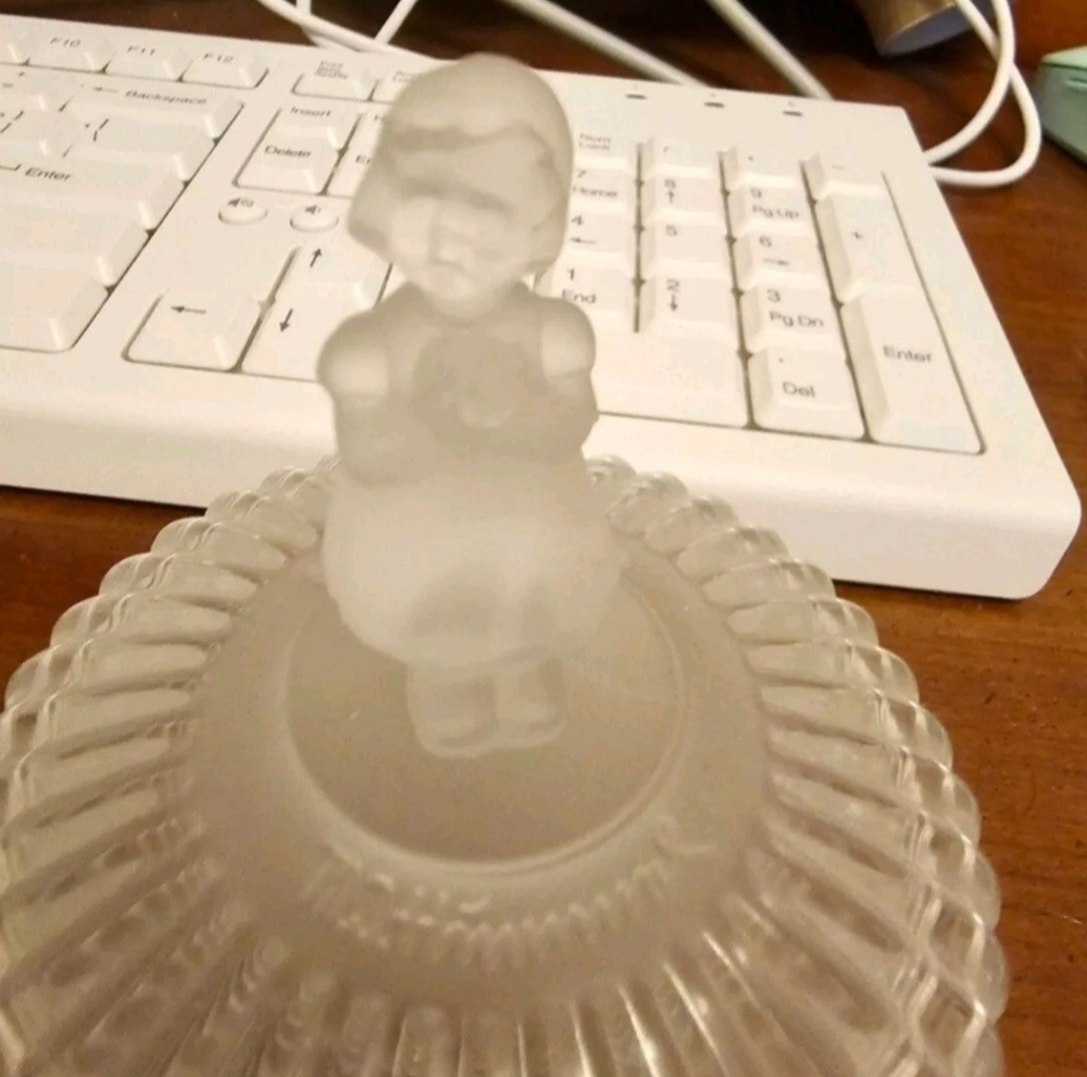 PRAYING HANDS TRINKET BOX (GLASS)